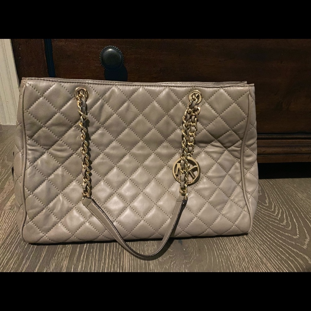 Michael Kors quilted leather shoulder bag.